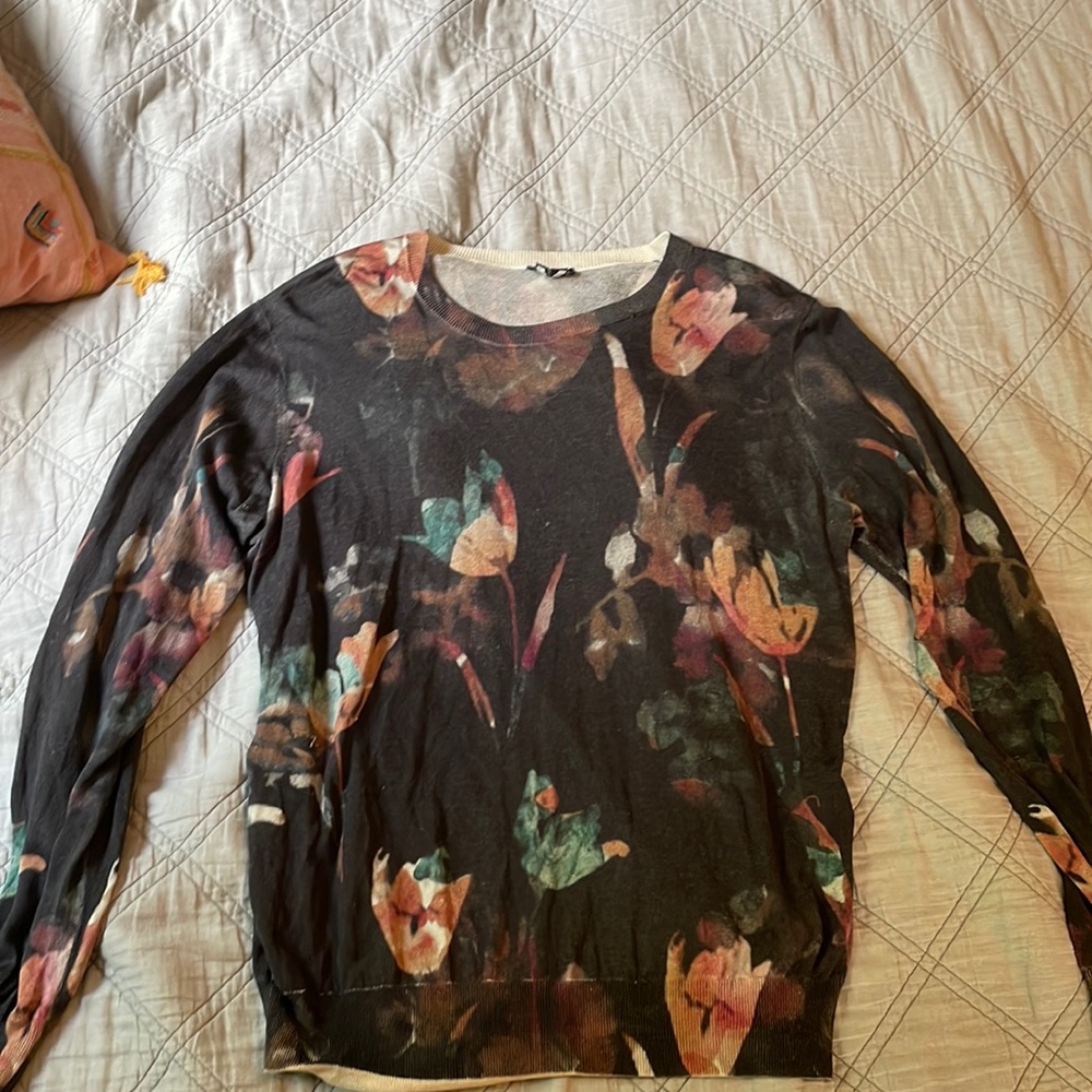 Theory 100% silk light sweater